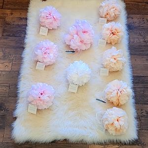 NWT Set of 10 Kissing Balls